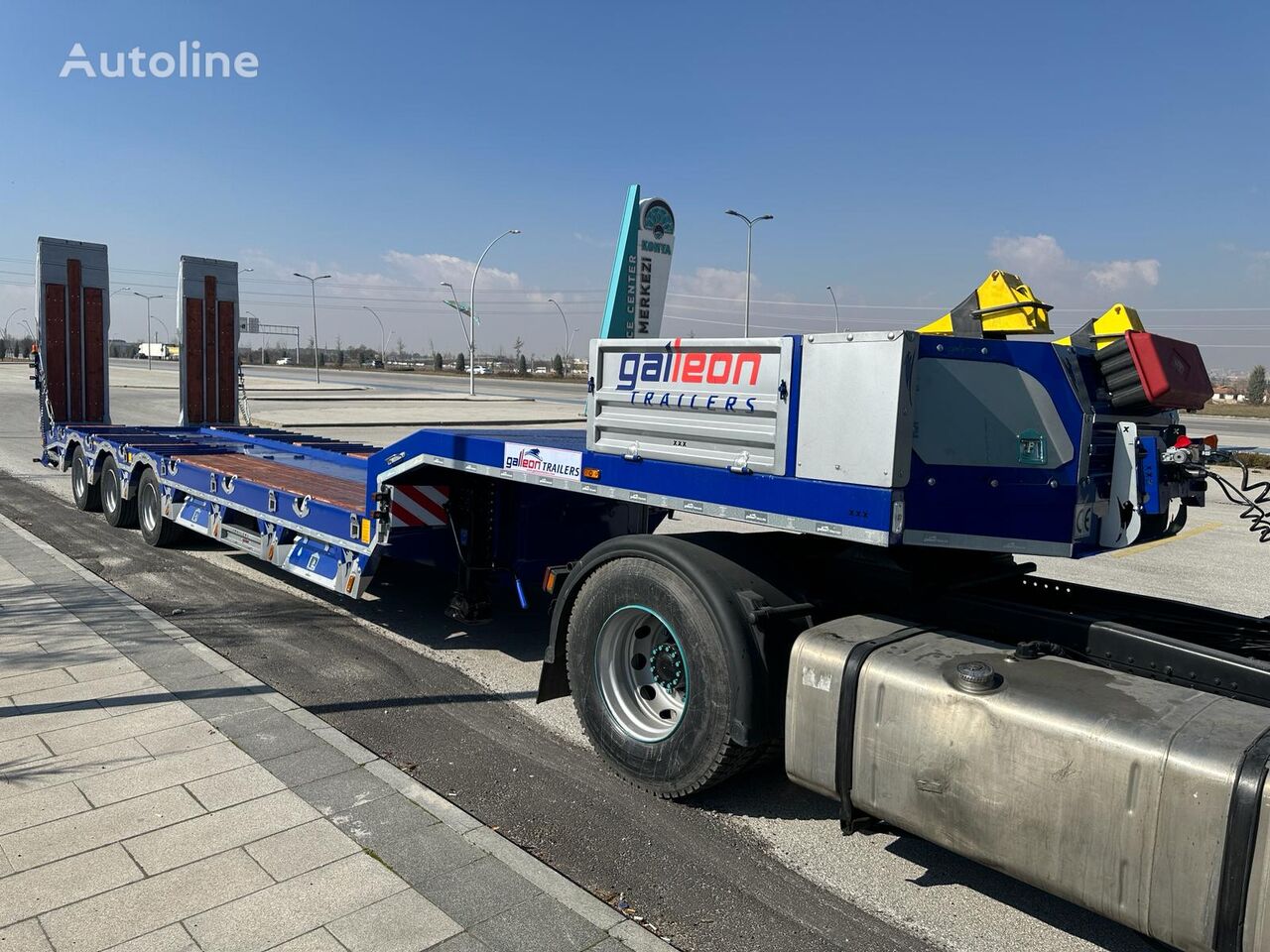 new Galleon 3 AXL LOWBED closed box semi-trailer