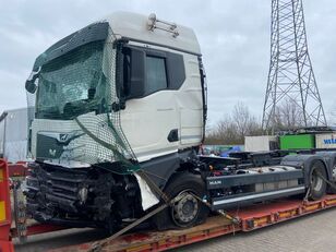 MAN TGX 26.520 Intarder beschädigt container chassis