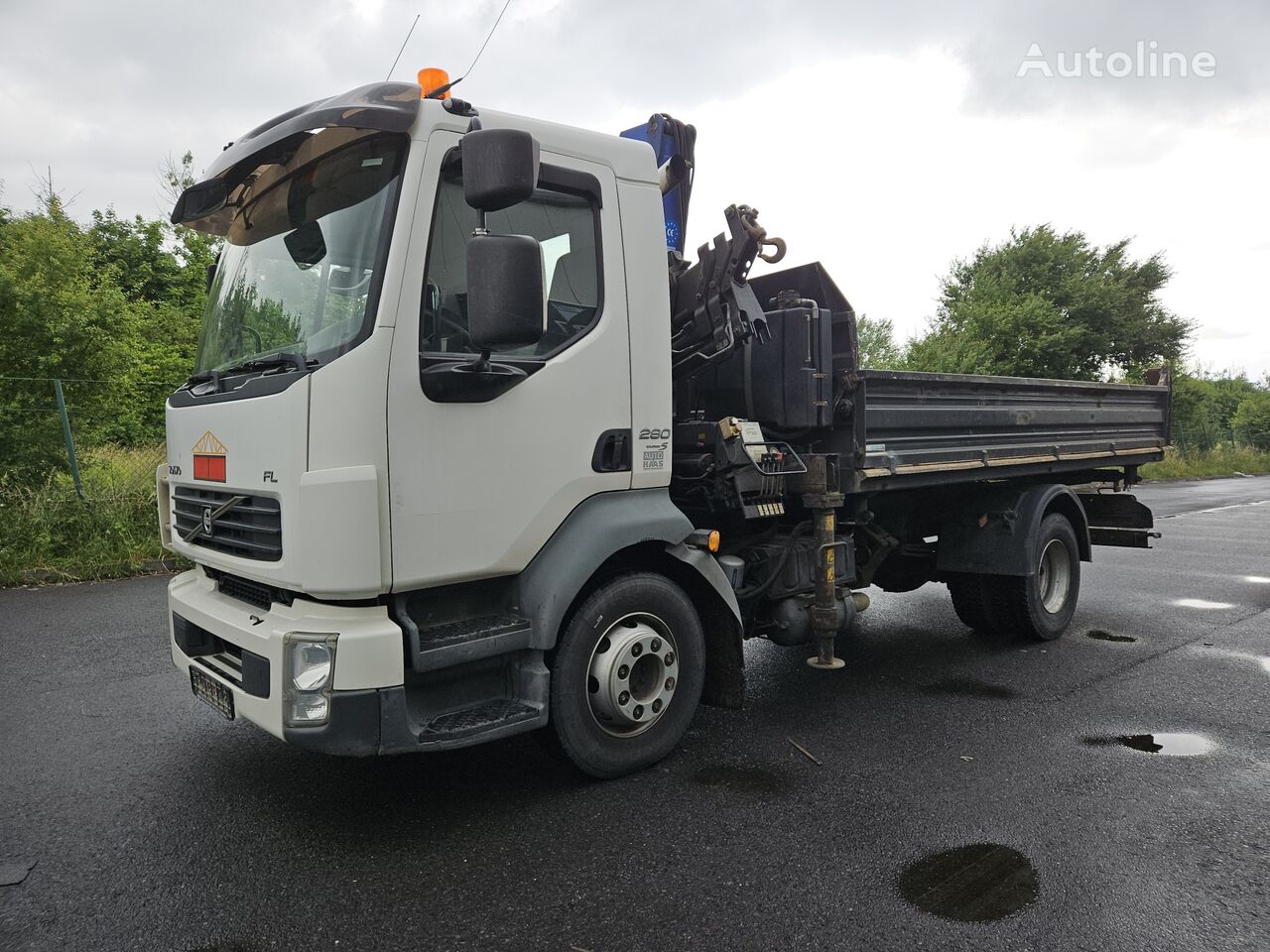 Volvo FL 280 4x2 mit Kran dump truck