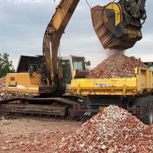 MB Crusher Crushing bucket BF90.3 S4 crushing bucket for sale Italy