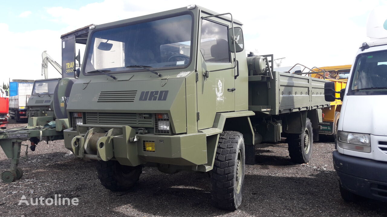 URO MILITAR  flatbed truck